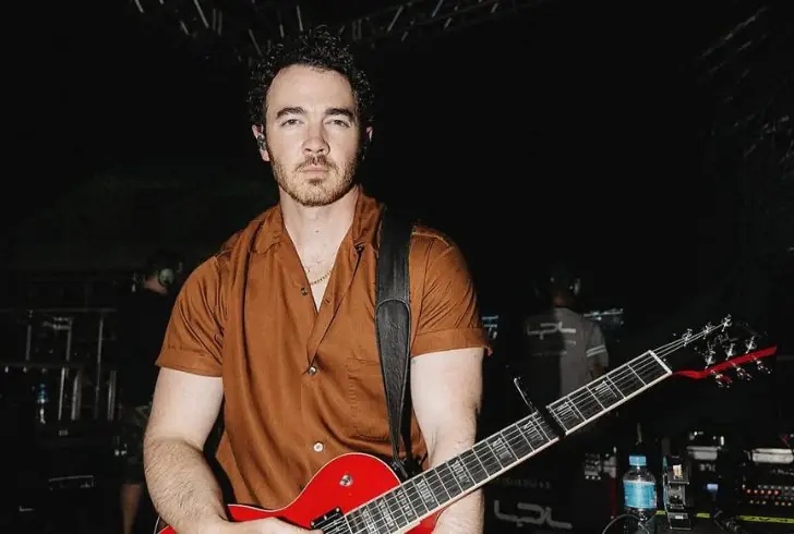 Kevin Jonas on Stage