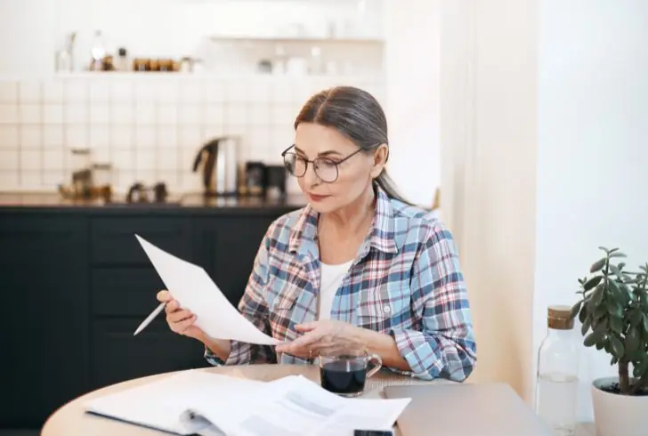 Woman reviews finances and keeps inheritance separate