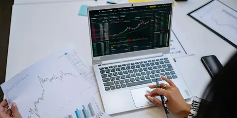 The Economy Feels Weak, So Why Is the Stock Market So Strong?